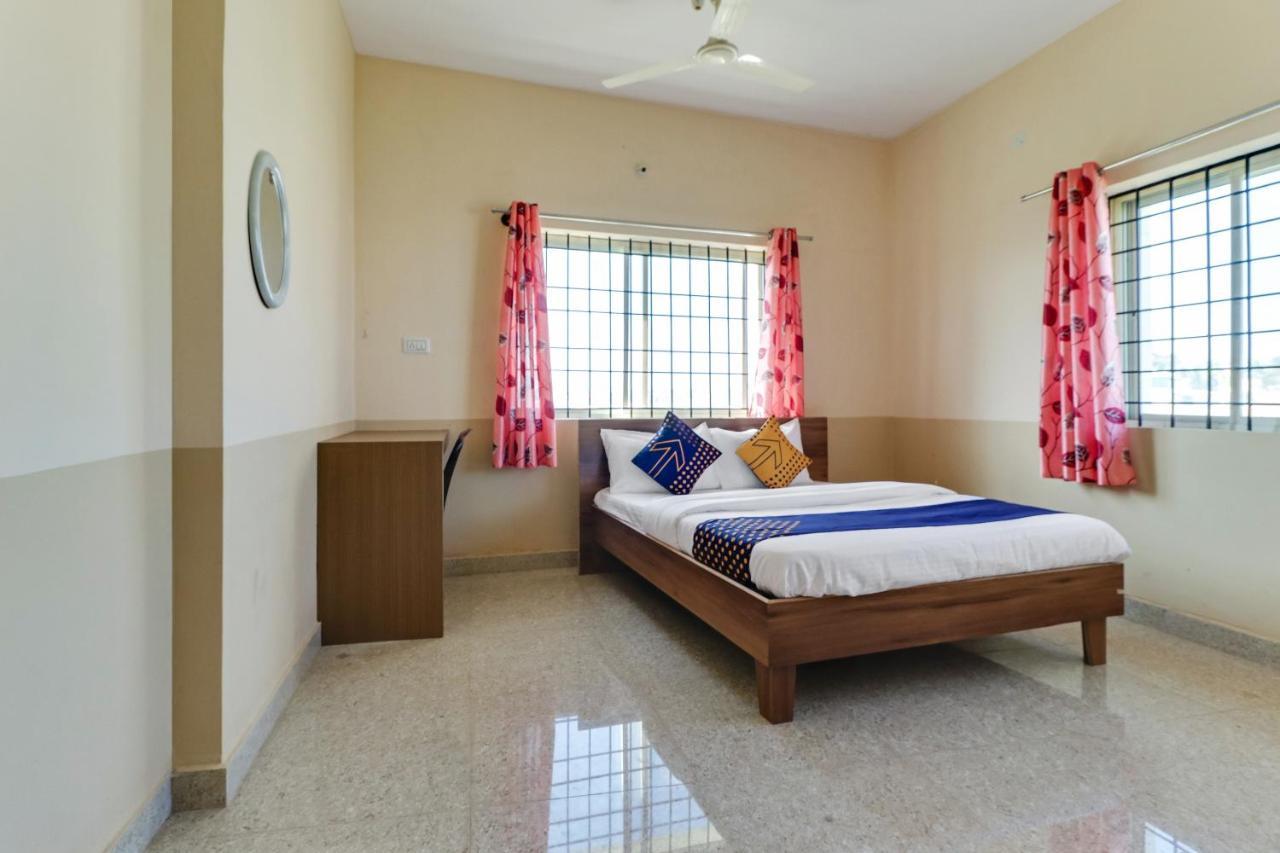 Spot On 76940 Sri Annapoorneshwari Residency Boarding & Lodging Hotel Hassan Ngoại thất bức ảnh